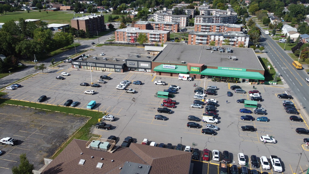 691-709 Pine St, Sault Ste Marie, ON à louer - Photo de l’immeuble – Image 2 sur 2