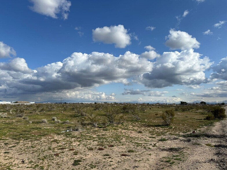 Auburn & Montezuma St, Adelanto, CA à vendre - Photo de l’immeuble – Image 3 sur 5