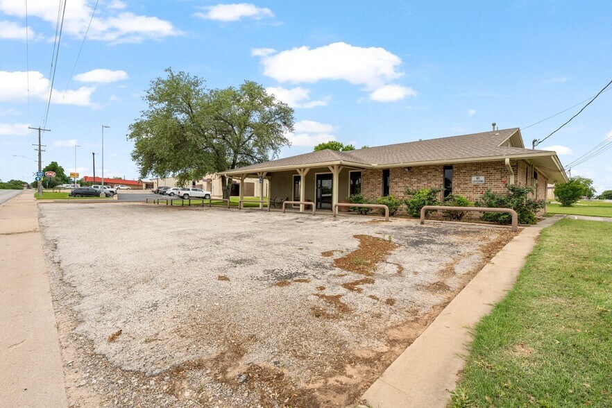 740 N Texas St, De Leon, TX à vendre - Photo de l’immeuble – Image 2 sur 40