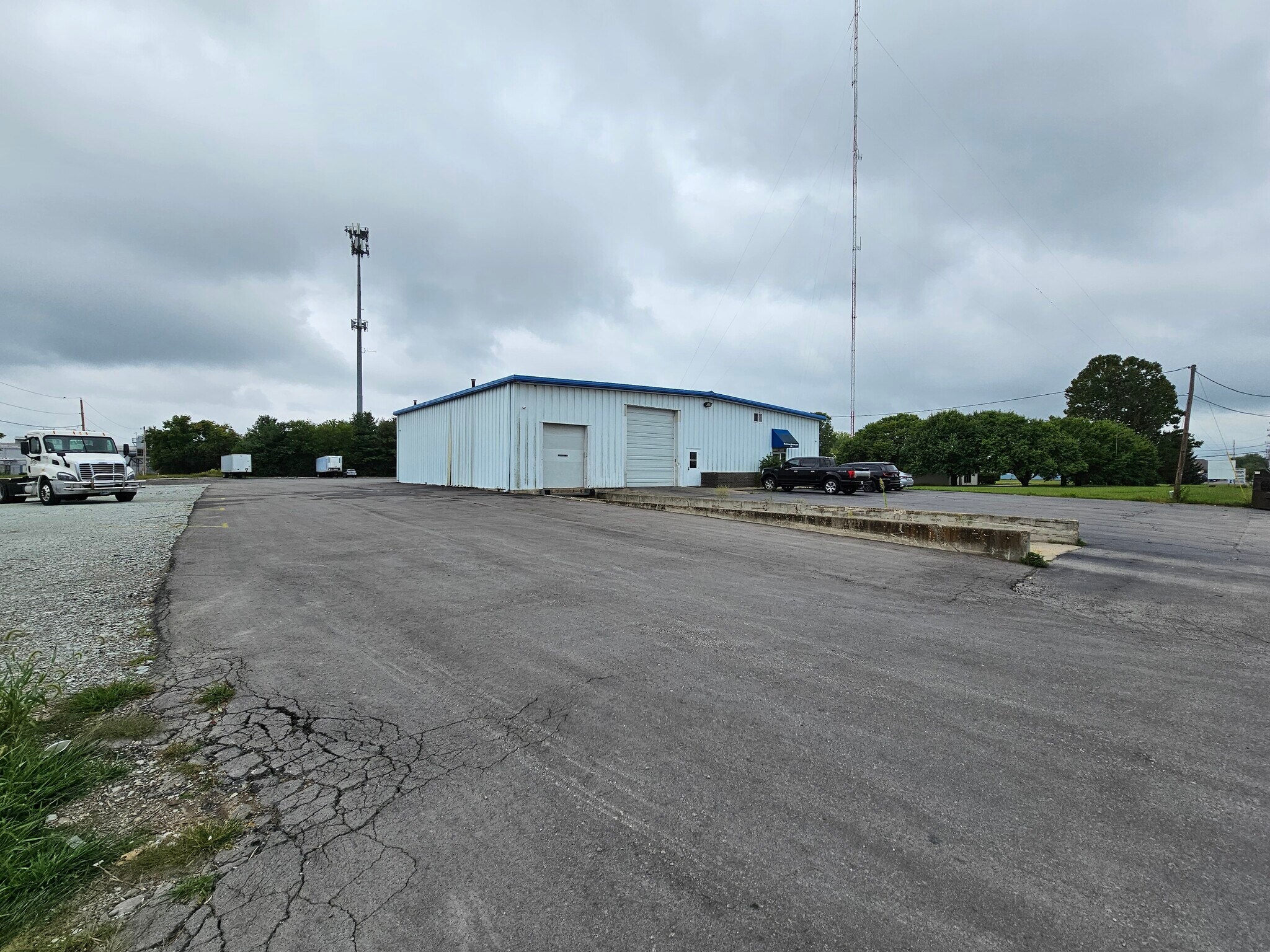 695 Industrial Dr, Franklin, IN à louer Photo de l’immeuble– Image 1 sur 18