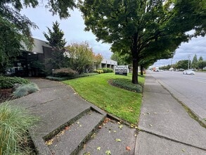4456-4466 NW Yeon Ave, Portland, OR à louer Photo de l’immeuble– Image 2 sur 13