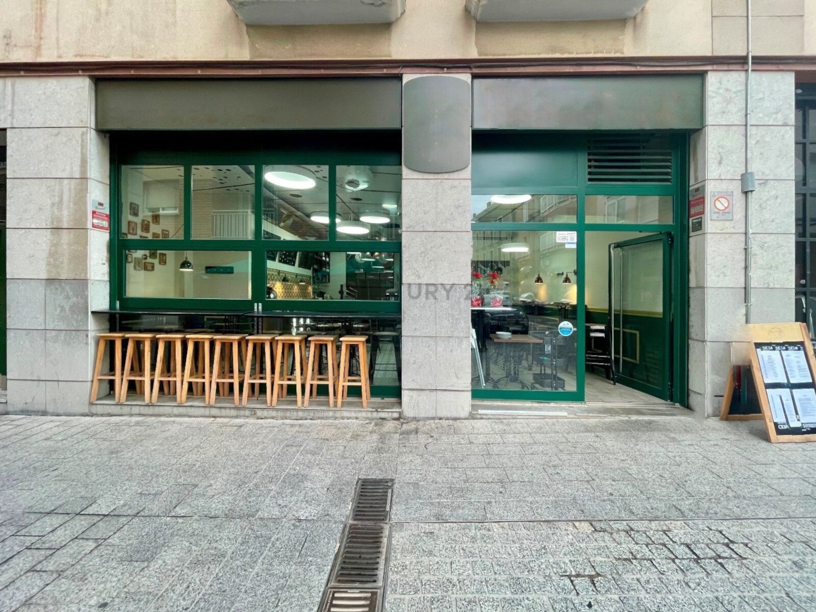 Local commercial dans Sant Boi de Llobregat, Barcelona à louer Photo intérieure– Image 1 sur 21