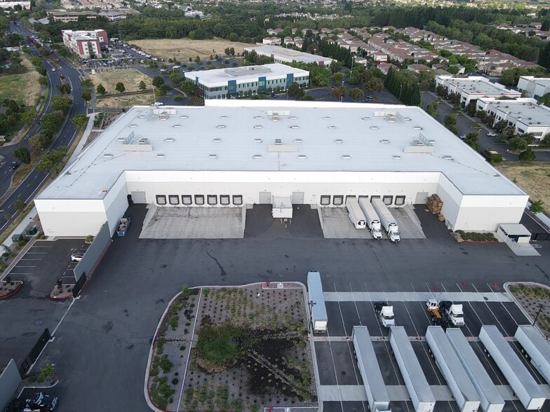 4750 Business Center Dr, Fairfield, CA à louer - Photo de l’immeuble – Image 1 sur 14
