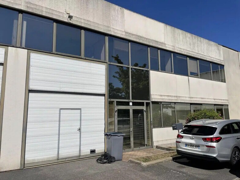 29 Rue Charles Edouard Jeanneret, Poissy à louer - Photo de l’immeuble – Image 3 sur 3