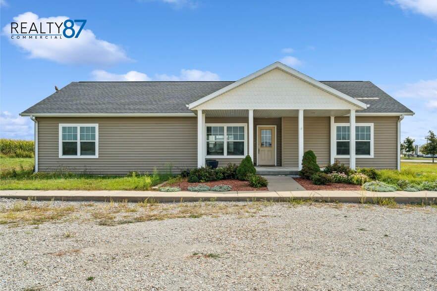 5358 Hutton Dr, Urbana, IA à vendre - Photo de l’immeuble – Image 2 sur 28