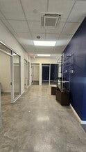 850 NW 42nd Ave, Miami, FL à louer Photo intérieure– Image 2 sur 4