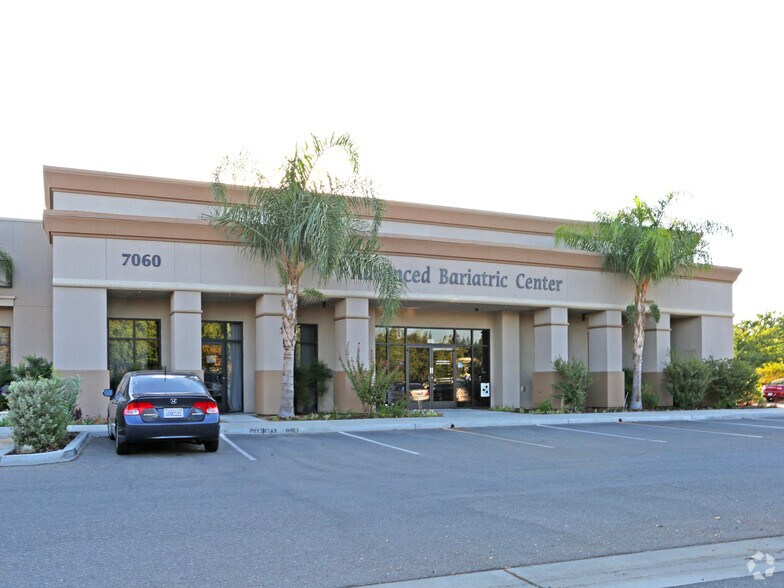 7060 N Recreation Ave, Fresno, CA à louer - Photo de l’immeuble – Image 3 sur 4