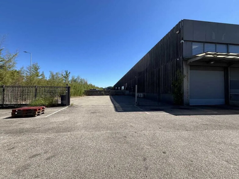 7 Rue Michel Jacquet, Saint-Priest à louer - Photo de l’immeuble – Image 3 sur 3