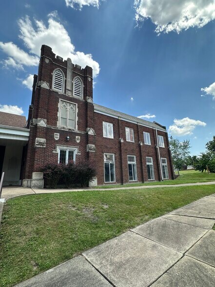 270 E Wilbeth Rd, Akron, OH à vendre - Photo de l’immeuble – Image 2 sur 10