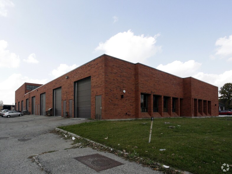 160 Norfinch Dr, Toronto, ON à louer - Photo de l’immeuble – Image 3 sur 10