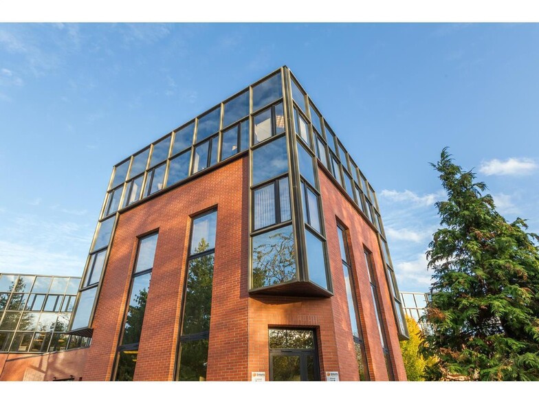 12 Rue Du Fort De Saint-Cyr, Montigny-le-Bretonneux à louer - Photo de l’immeuble – Image 2 sur 5