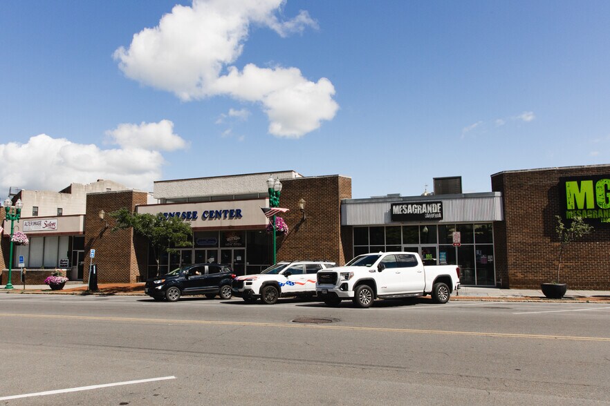 100 Genesee Ctr, Auburn, NY à vendre - Photo de l’immeuble – Image 2 sur 6