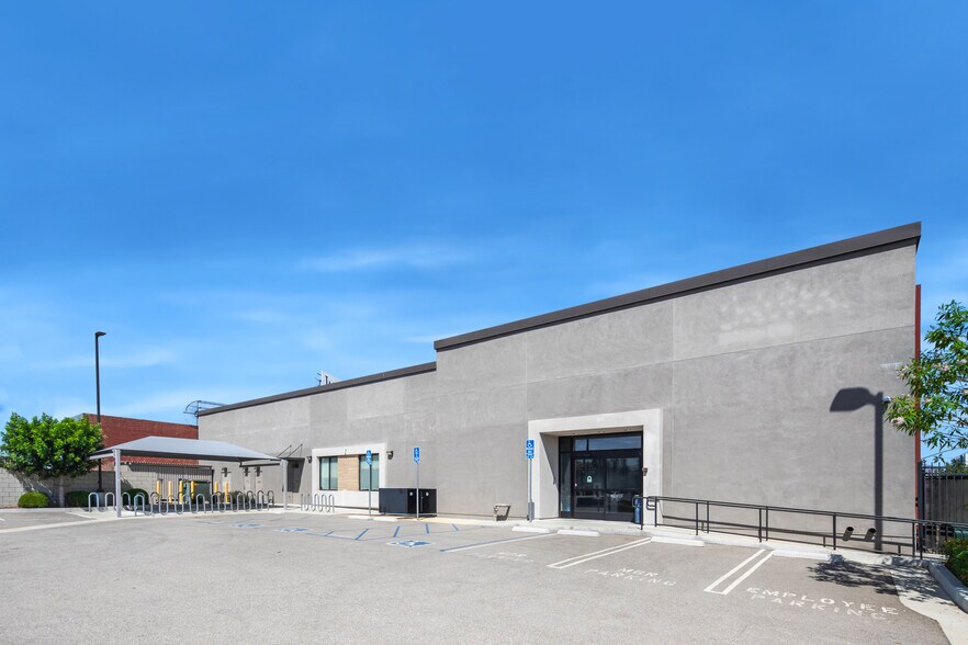 11702 Victory Blvd, North Hollywood, CA à vendre - Photo de l’immeuble – Image 3 sur 9