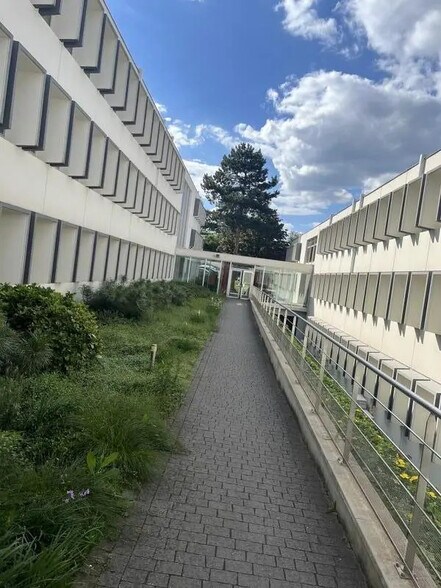 Bureau dans Écully à vendre - Photo de l’immeuble – Image 1 sur 3