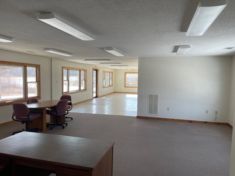 535 Burlington Rd, Harwinton, CT à louer - Photo de l’immeuble – Image 2 sur 6