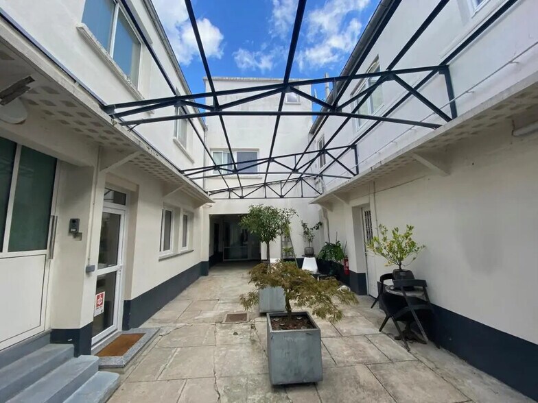 Bureau dans Saint-Maur-des-Fossés à louer - Photo de l’immeuble – Image 1 sur 8