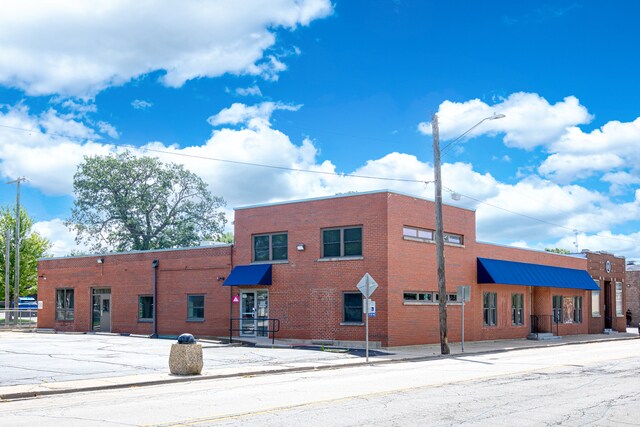 131 Fremont St, West Chicago, IL à vendre Photo de l’immeuble– Image 1 sur 16