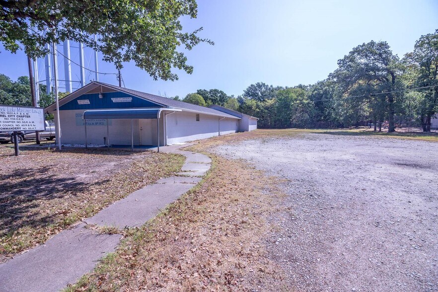 402 Legendary Ln, Gun Barrel City, TX à vendre - Photo de l’immeuble – Image 2 sur 12