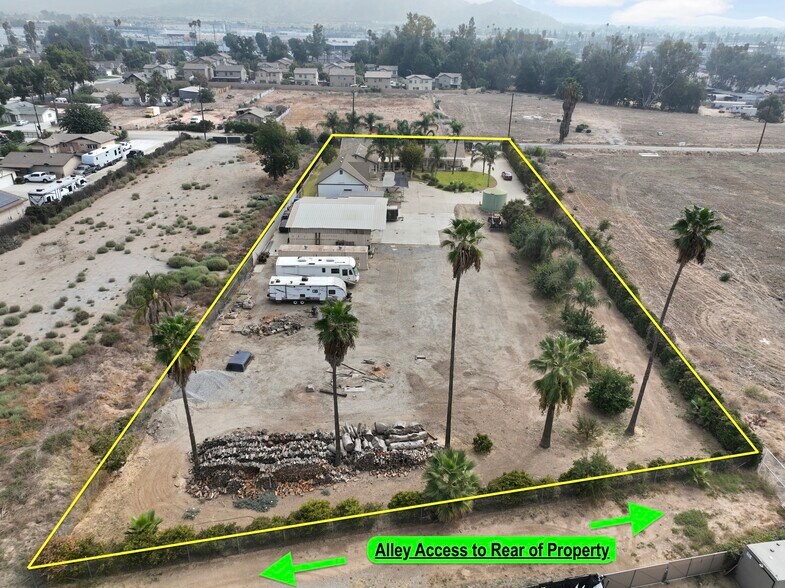 875 Clark St, Riverside, CA à vendre - Photo de l’immeuble – Image 3 sur 6