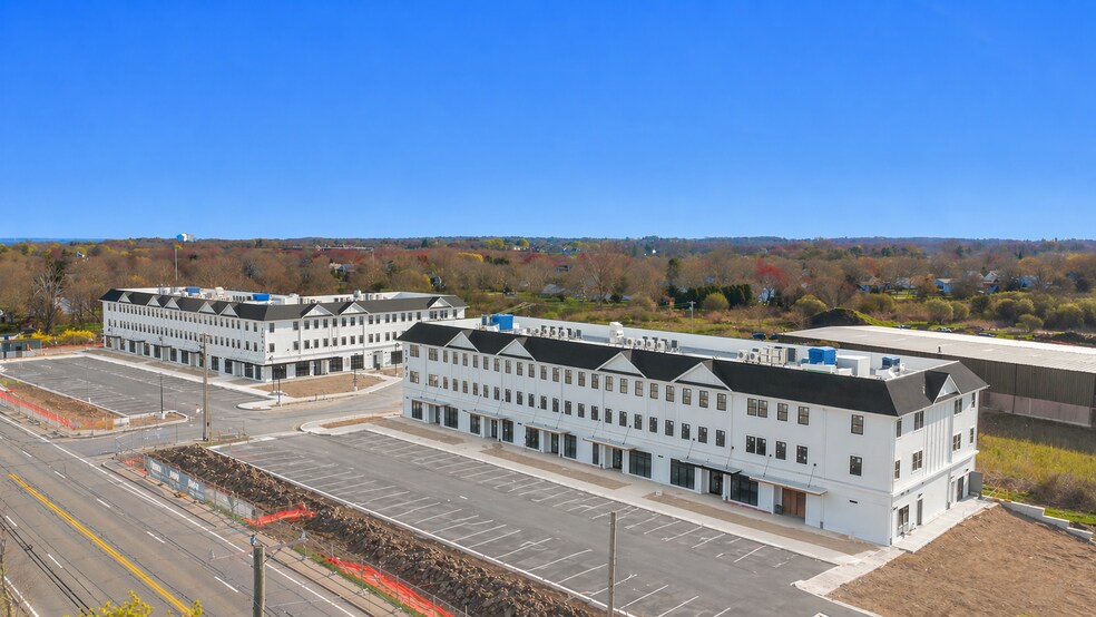 1747 W Main Rd, Middletown, RI à louer - Photo de l’immeuble – Image 2 sur 5