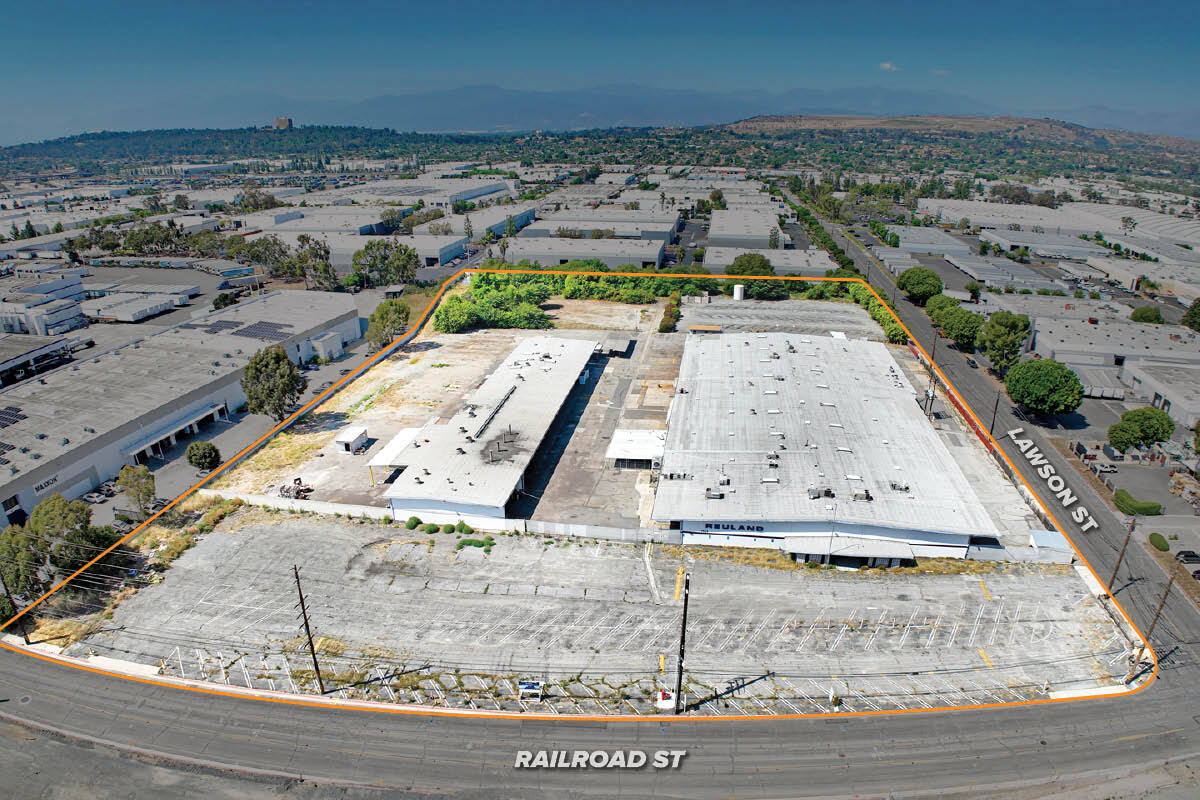 17969 Railroad St, City of Industry, CA à louer Photo de l’immeuble– Image 1 sur 2