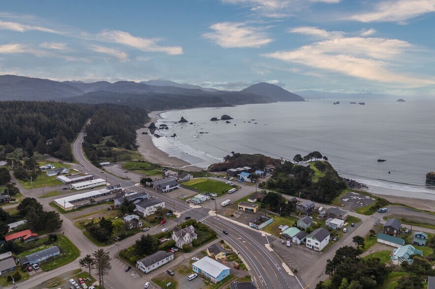259 6th St, Port Orford, OR à vendre - Photo de l’immeuble – Image 2 sur 36