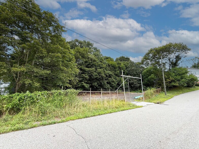 65 Moulton Ct, Willimantic, CT à vendre - Photo de l’immeuble – Image 2 sur 4