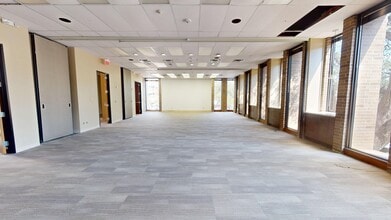 8329 N Mopac Expy, Austin, TX à louer Photo intérieure– Image 2 sur 2