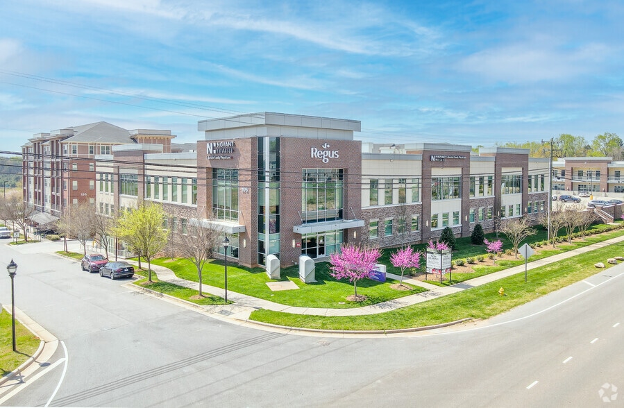 106 Langtree Village Rd, Mooresville, NC à louer - Photo principale – Image 1 sur 10
