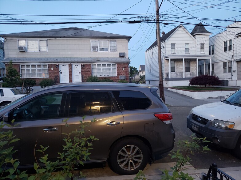 10159 105th St, Ozone Park, NY à vendre - Photo de l’immeuble – Image 1 sur 3