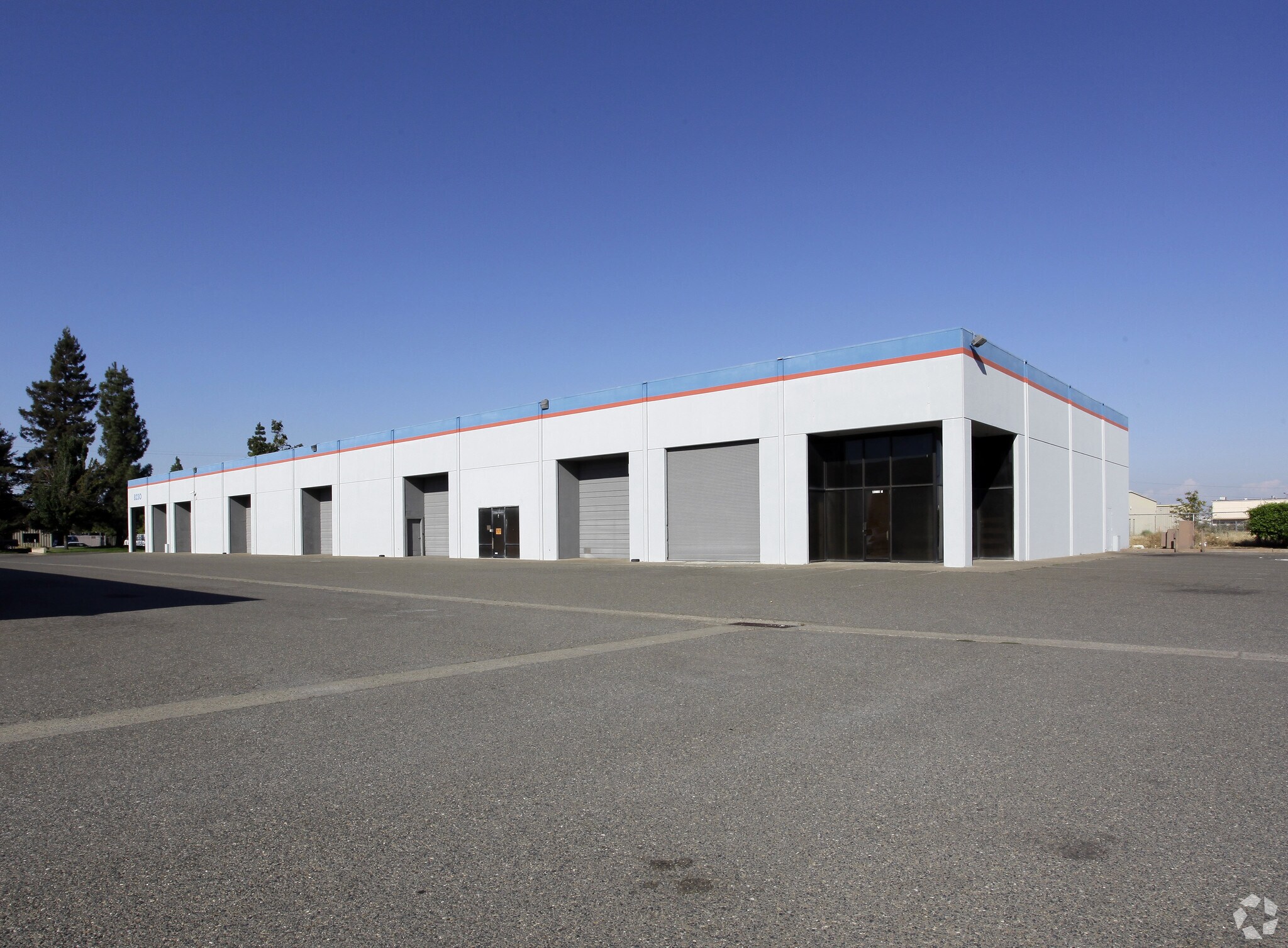 8220 Alpine Ave, Sacramento, CA à louer Photo principale– Image 1 sur 15