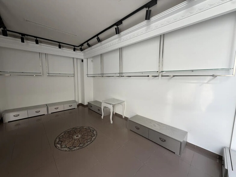 24 Rue De Chartres, Neuilly-sur-Seine à vendre - Photo intérieure – Image 2 sur 5