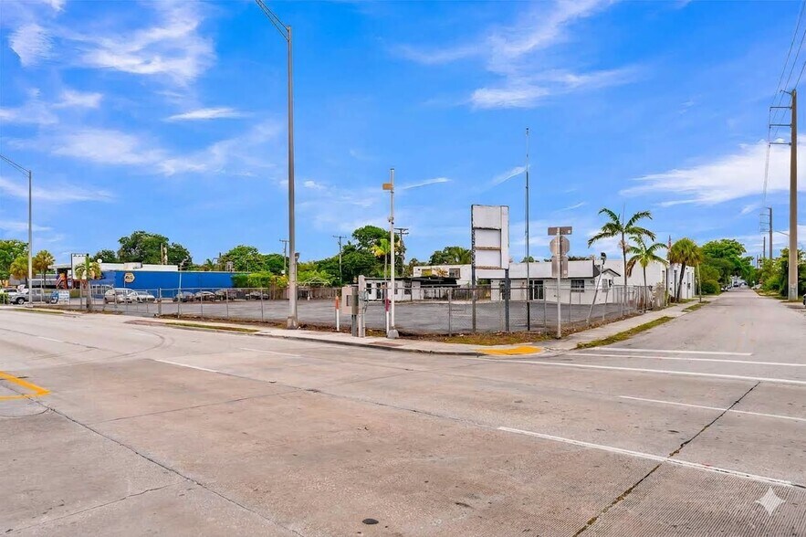 201-203 W State Road 84, Fort Lauderdale, FL à louer - Photo de l’immeuble – Image 2 sur 10