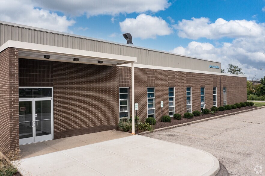 7585-7587 Empire Dr, Florence, KY à louer - Photo de l’immeuble – Image 3 sur 4