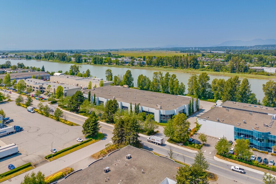 1545-1565 Cliveden Ave, Delta, BC à louer - Aérien – Image 3 sur 6