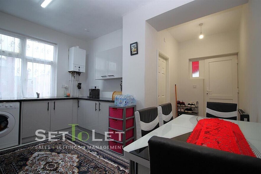 145 Evington Rd, Leicester à vendre - Photo de l’immeuble – Image 3 sur 16