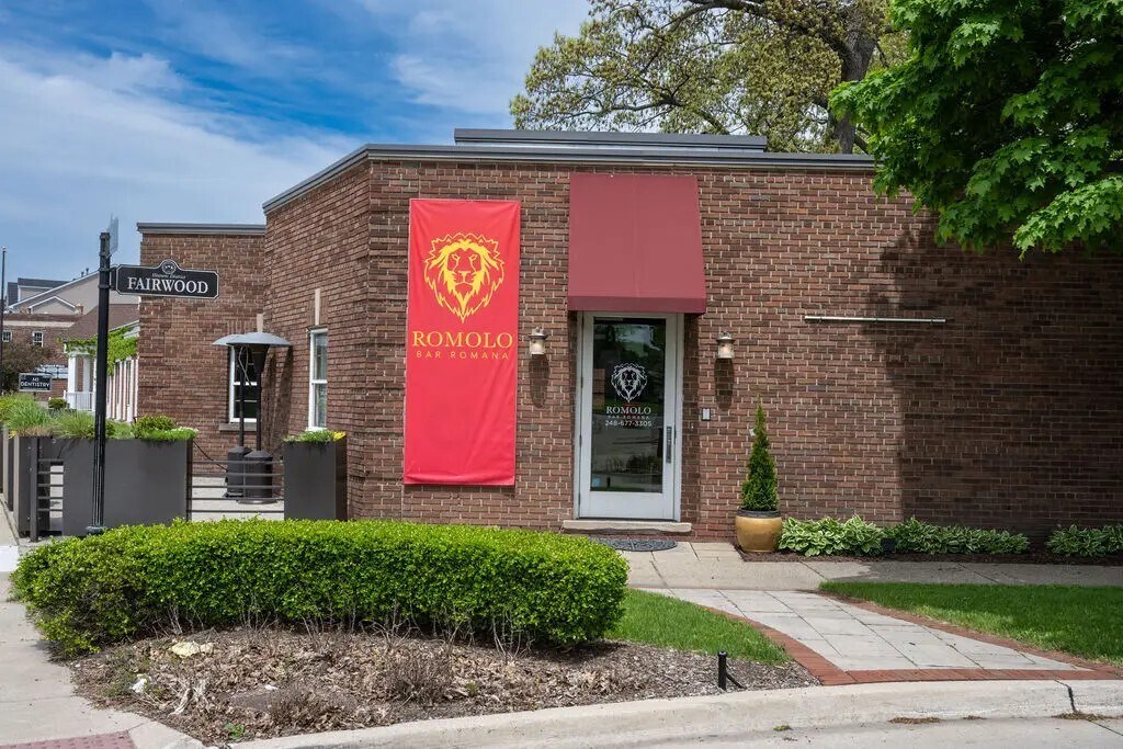 23810 Woodward Ave, Pleasant Ridge, MI à vendre Photo de l’immeuble– Image 1 sur 9