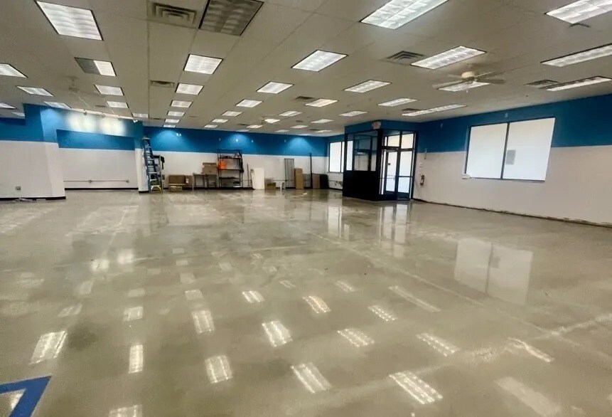 521 W Grand Ave, Haysville, KS à louer - Photo intérieure – Image 2 sur 3