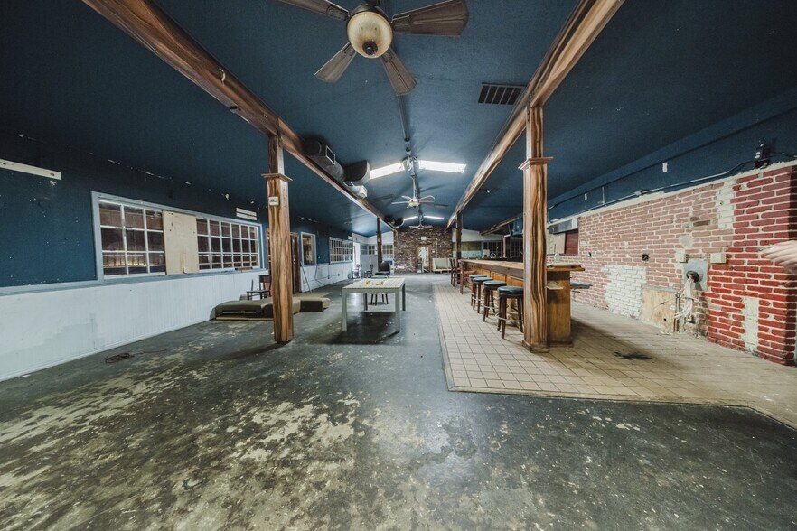 7277 Foothill Blvd, Tujunga, CA à louer - Photo de l’immeuble – Image 3 sur 14