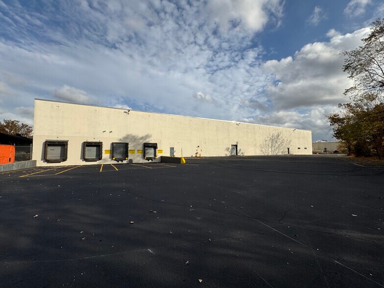 95 Mayhill St, Saddle Brook, NJ à louer - Photo de l’immeuble – Image 2 sur 17