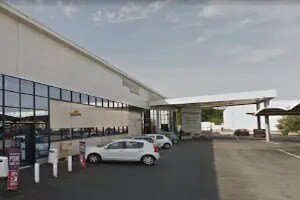 Local commercial dans Saint-Quay-Perros à louer - Photo de l’immeuble – Image 3 sur 3