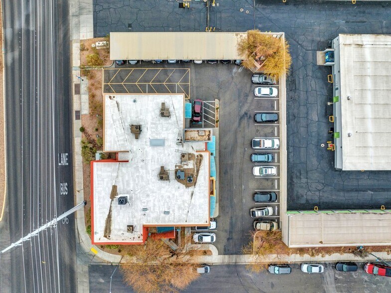 7545 W Sahara Ave, Las Vegas, NV à louer - Photo de l’immeuble – Image 3 sur 18