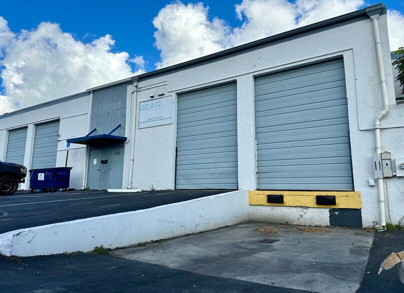 6146-6188 NW 74th Ave, Miami, FL à louer - Photo de l’immeuble – Image 2 sur 8