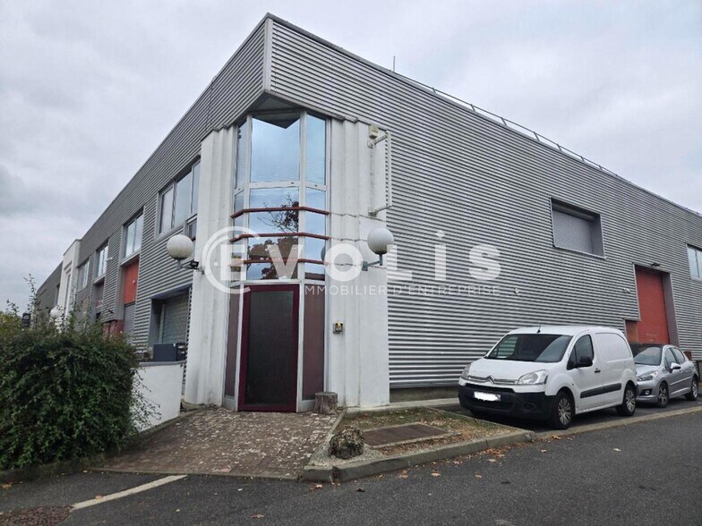Bureau dans Nozay à louer - Photo de l’immeuble – Image 1 sur 8