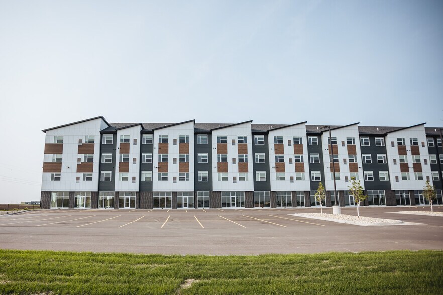 5501 E 18th St, Sioux Falls, SD à louer - Photo de l’immeuble – Image 3 sur 12