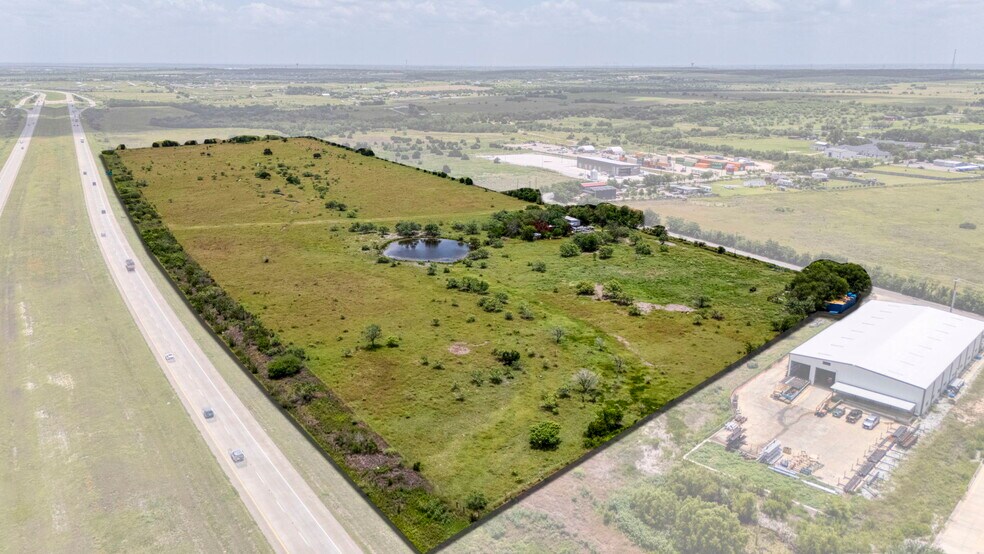 12991 Wright Rd, Creedmoor, TX à vendre - Photo de l’immeuble – Image 2 sur 8