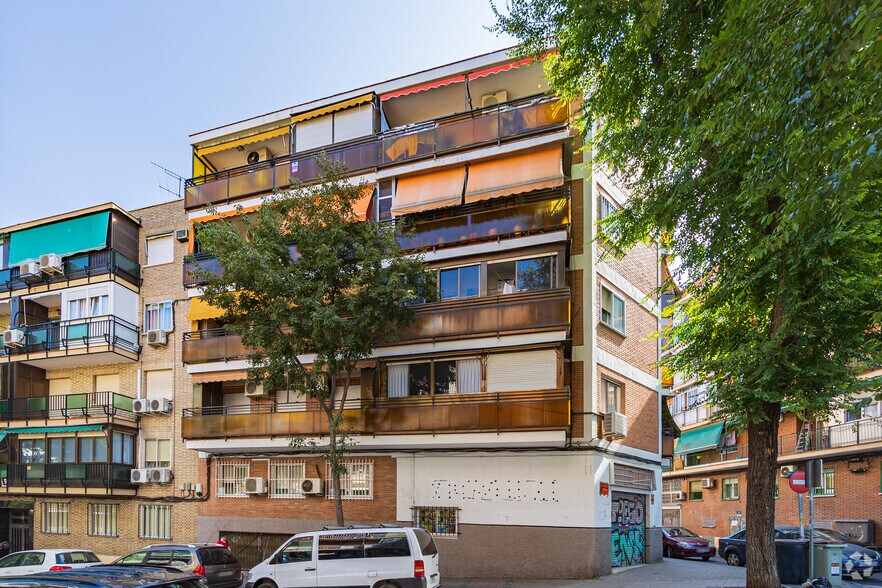 Immeuble residentiel dans Madrid, Madrid à vendre - Photo de l’immeuble – Image 2 sur 5