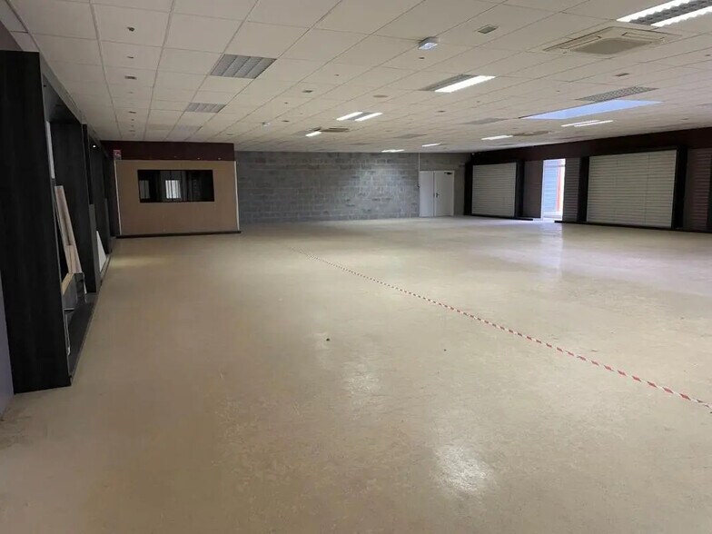 Local commercial dans Lorient à louer - Photo de l’immeuble – Image 3 sur 4