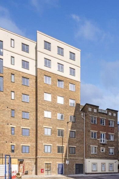 56 Chatfield Rd, Londres à vendre - Photo principale – Image 1 sur 1