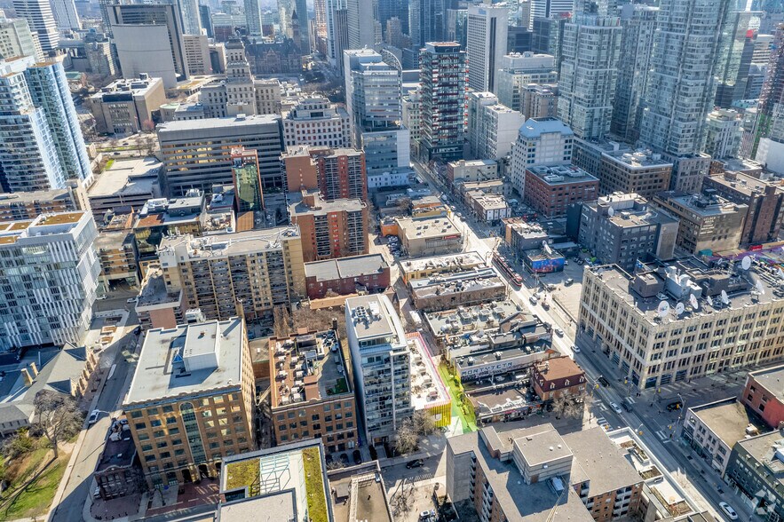 10-14 Mccaul St, Toronto, ON à vendre - Aérien – Image 3 sur 51